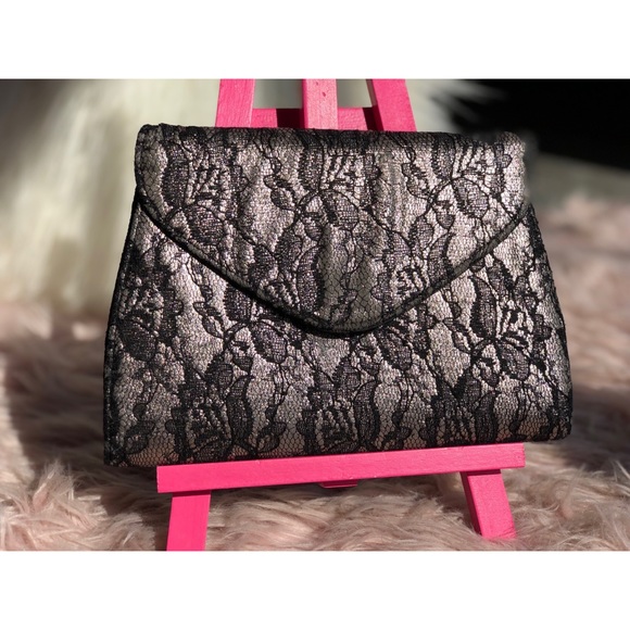 Neiman Marcus Handbags - Neiman Marcus Clutch Neiman Marcus Handbags - Neiman Marcus Clutch